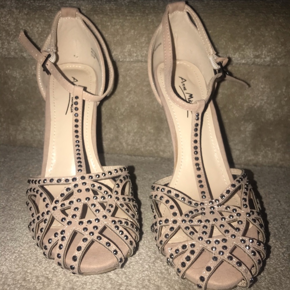 BEIGE LEATHER STUDDED HEELS